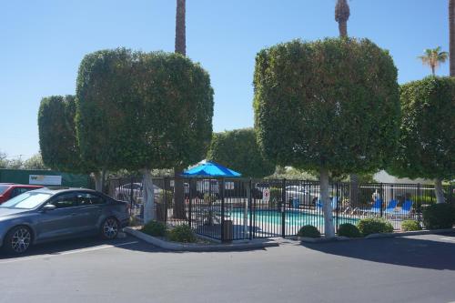 SureStay Hotel by Best Western Phoenix Airport - image 2