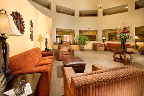 Drury Inn & Suites Phoenix Airport - image 4