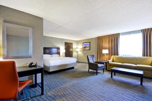 DoubleTree by Hilton Phoenix North - image 3