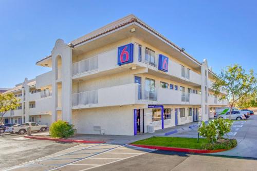 Motel 6-Phoenix AZ - West - main image