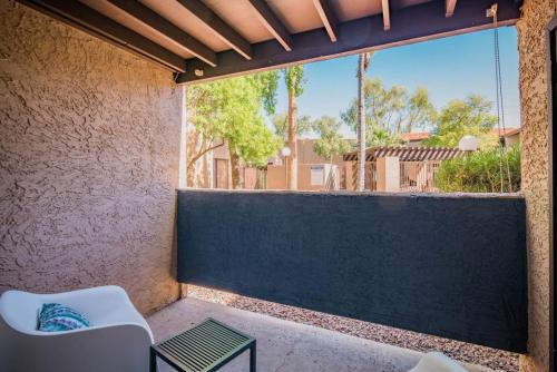 Charming 2BR near Papago Park - image 2