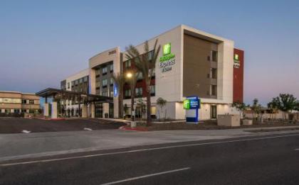 Holiday Inn Express  Suites   Phoenix North   Happy Valley an IHG Hotel