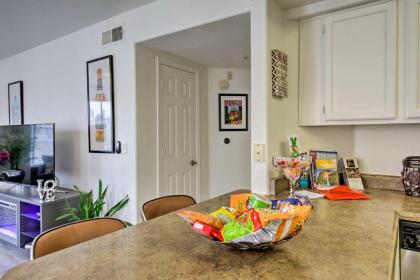 Chic Condo with Pool about 3 Mi to Downtown Phoenix! - image 12