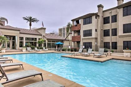 Chic Condo with Pool about 3 Mi to Downtown Phoenix! - image 2