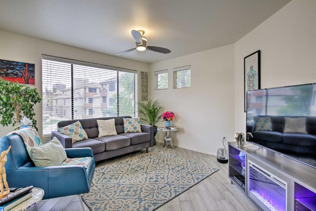 Chic Condo with Pool about 3 Mi to Downtown Phoenix! - image 3