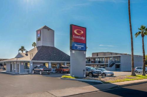 Econo Lodge - main image