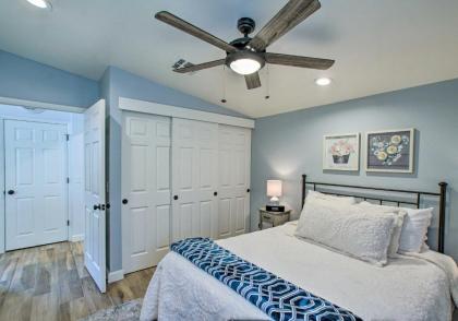 Charming Phoenix Casita with Hot Tub BBQ and Pool! - image 13