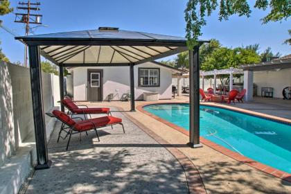 Charming Phoenix Casita with Hot Tub BBQ and Pool! - image 15