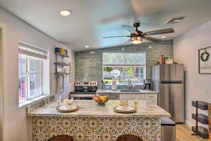 Charming Phoenix Casita with Hot Tub BBQ and Pool! - image 16