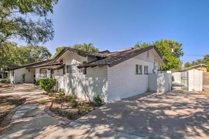 Charming Phoenix Casita with Hot Tub BBQ and Pool! - image 2