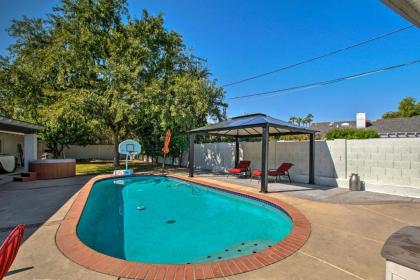 Charming Phoenix Casita with Hot Tub BBQ and Pool! - image 8