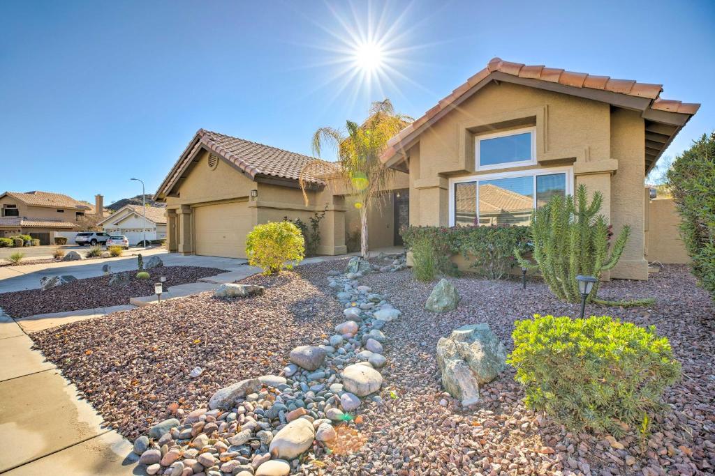 Luxe Ahwatukee Foothills Villa - Pets Welcome - image 2