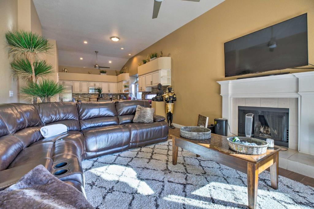 Luxe Ahwatukee Foothills Villa - Pets Welcome - image 3