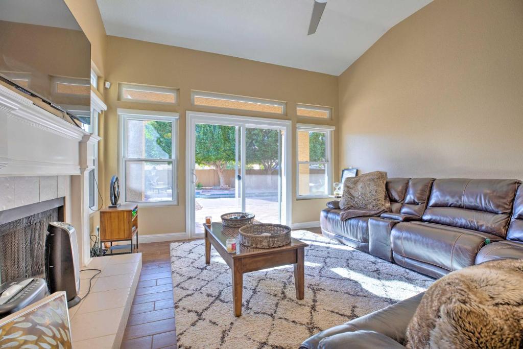 Luxe Ahwatukee Foothills Villa - Pets Welcome - image 4