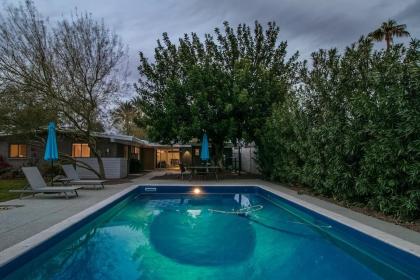 Vintage Charm w Modern Comforts Pool and Hot Tub - image 9