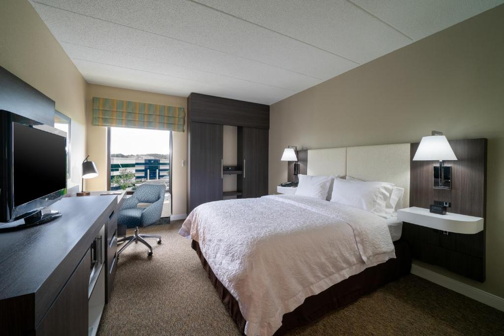 Hampton Inn & Suites Valley Forge/Oaks - image 2