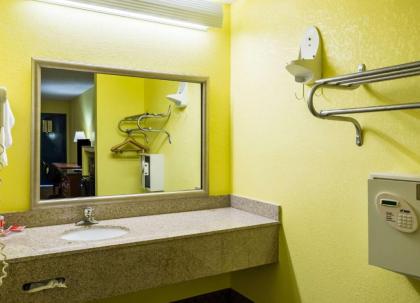 Econo Lodge Picayune - image 15