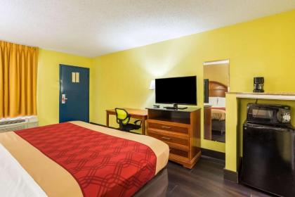 Econo Lodge Picayune - image 7