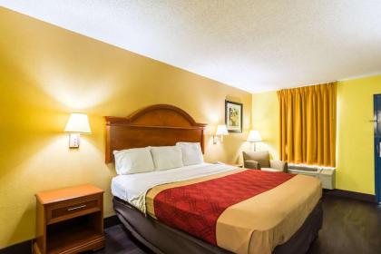 Econo Lodge Picayune - image 9