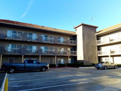 Mid City Inn & Suites Pico Rivera - image 5