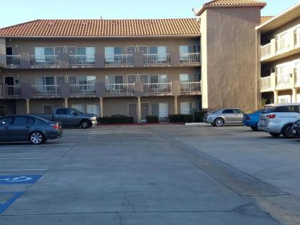 Mid City Inn & Suites Pico Rivera - image 6