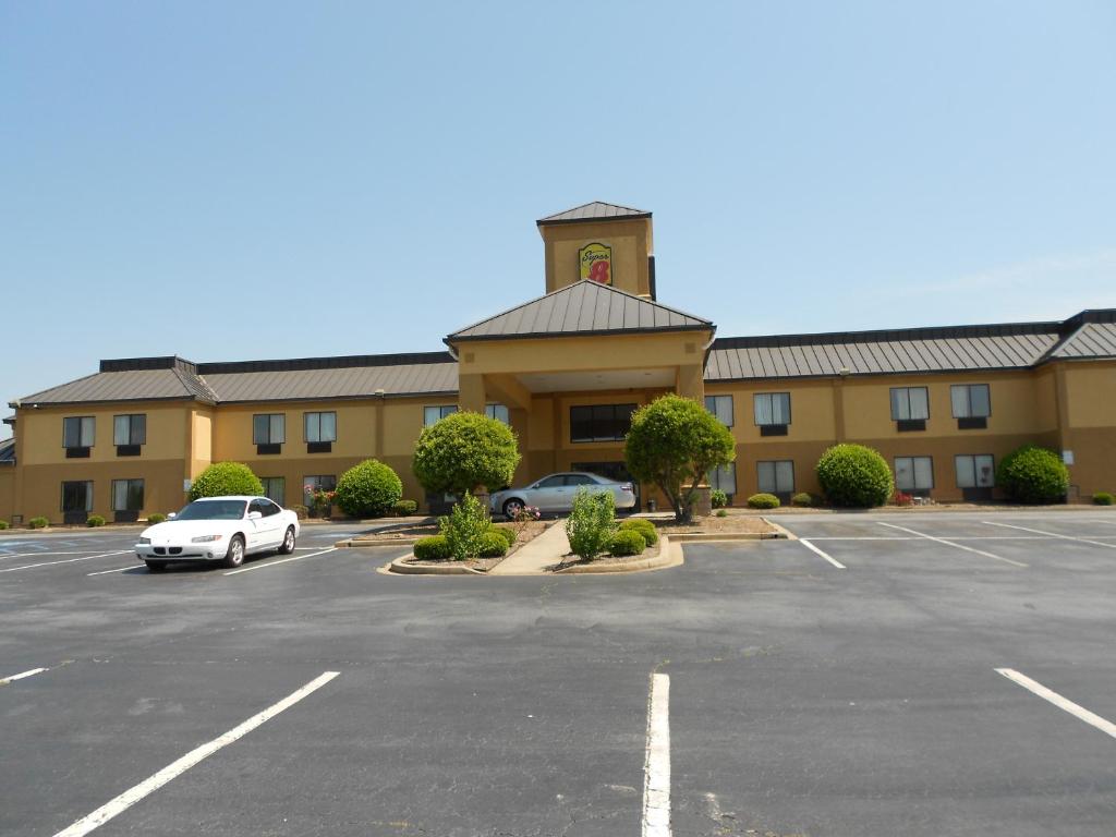 Super 8 by Wyndham Piedmont Greenville Area - image 2