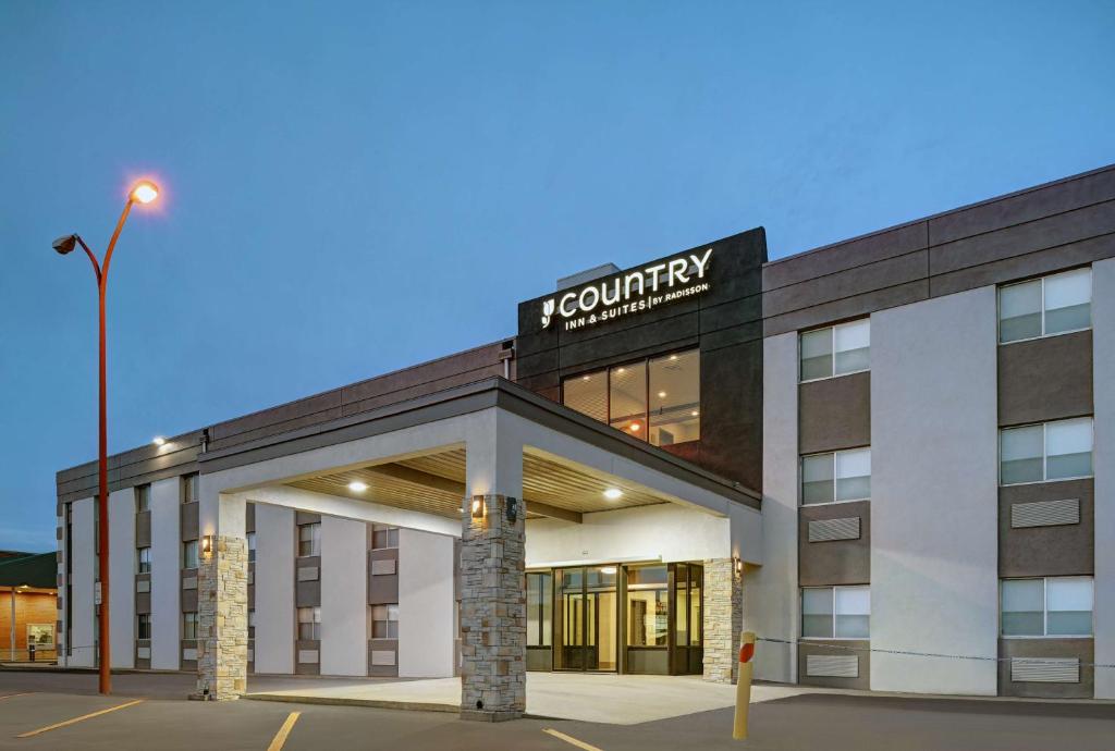 Country Inn & Suites by Radisson Pierre SD - main image