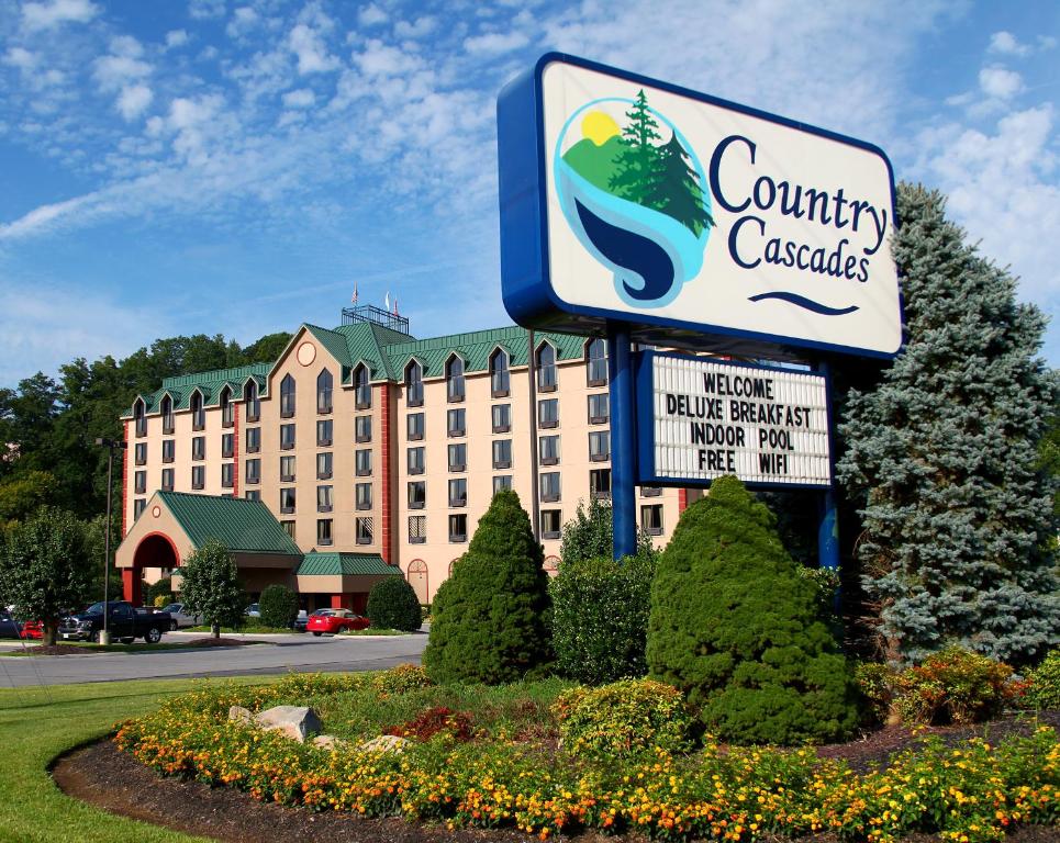 Country Cascades Waterpark Resort - main image