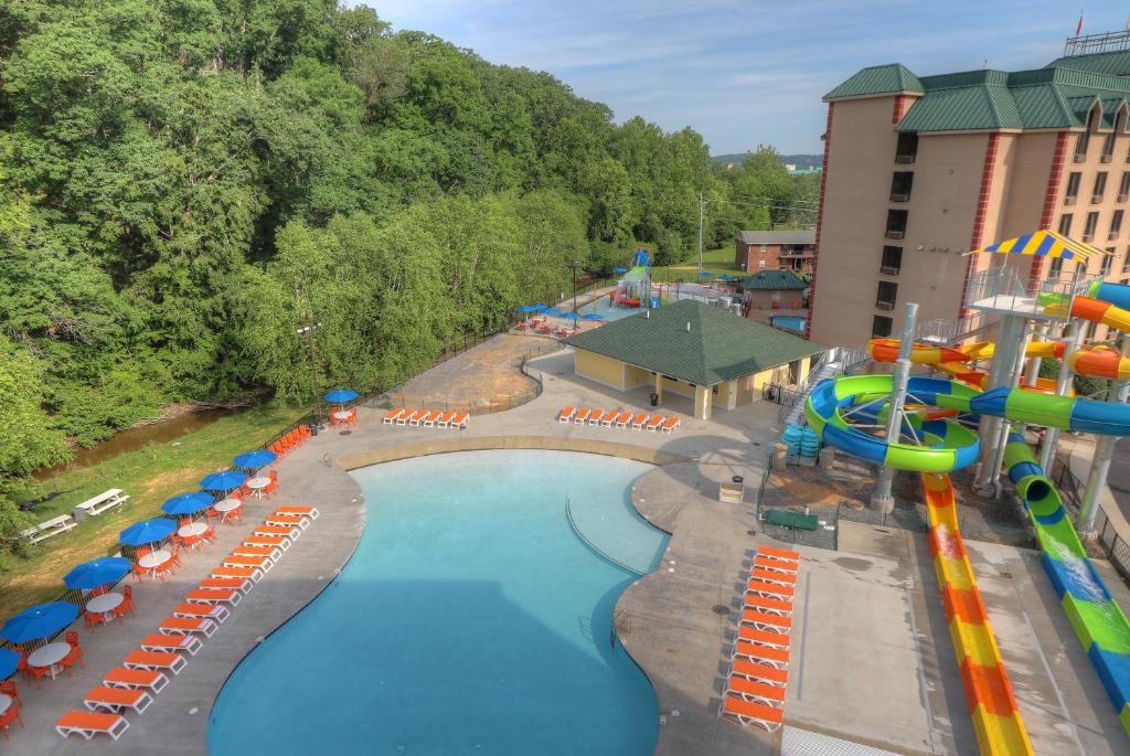 Country Cascades Waterpark Resort - image 5