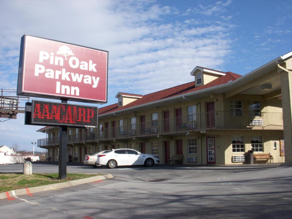 Pin Oak Parkway Inn - main image