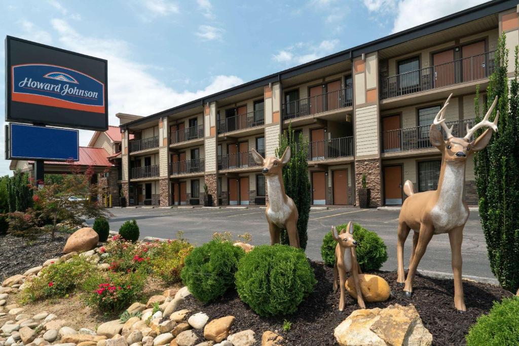 Howard Johnson by Wyndham Pigeon Forge - main image