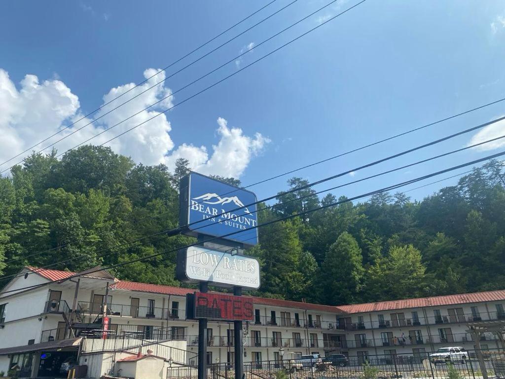 Bear Mount Inn & Suites - main image