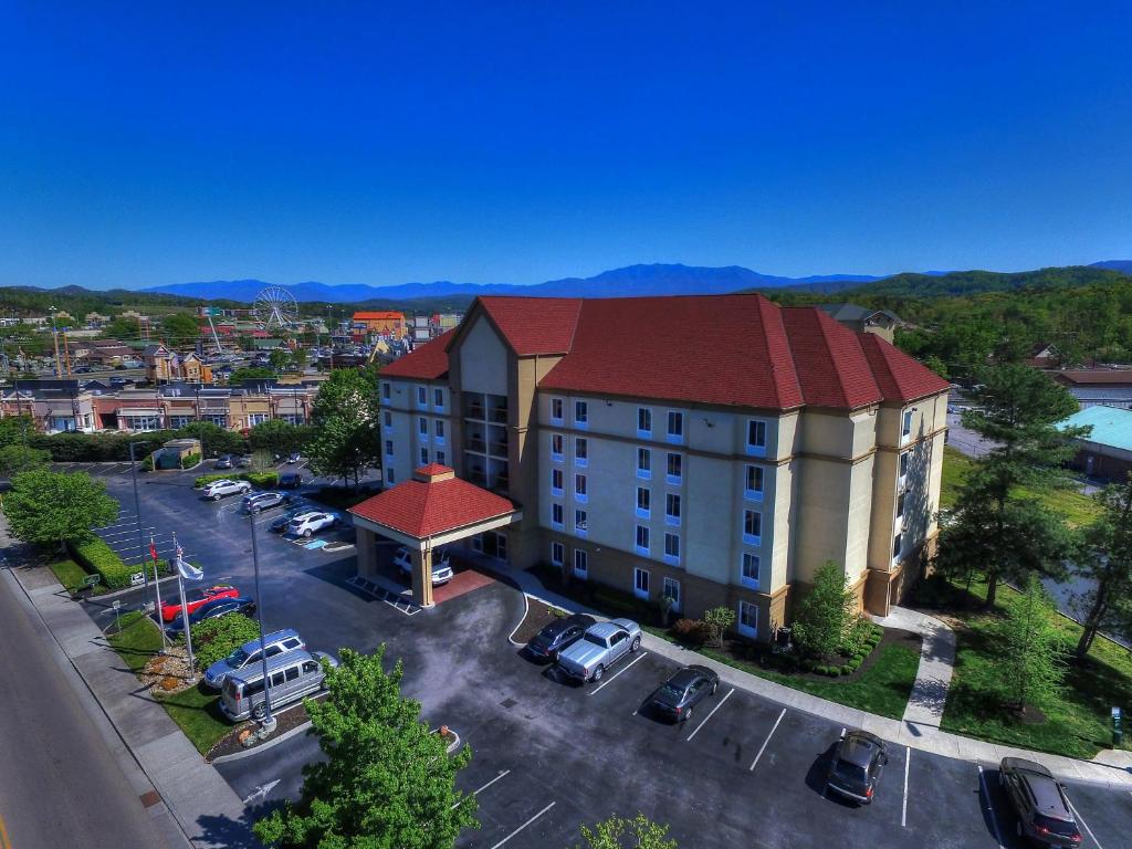 La Quinta by Wyndham Pigeon Forge - image 4