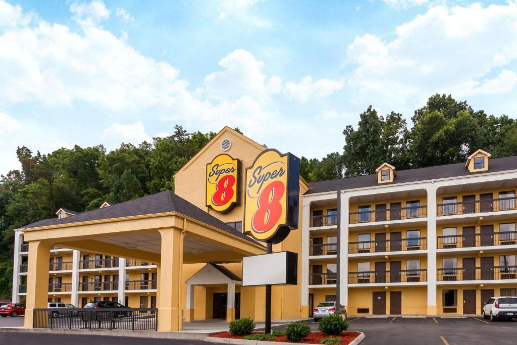 Super 8 by Wyndham Pigeon Forge-Emert St - main image