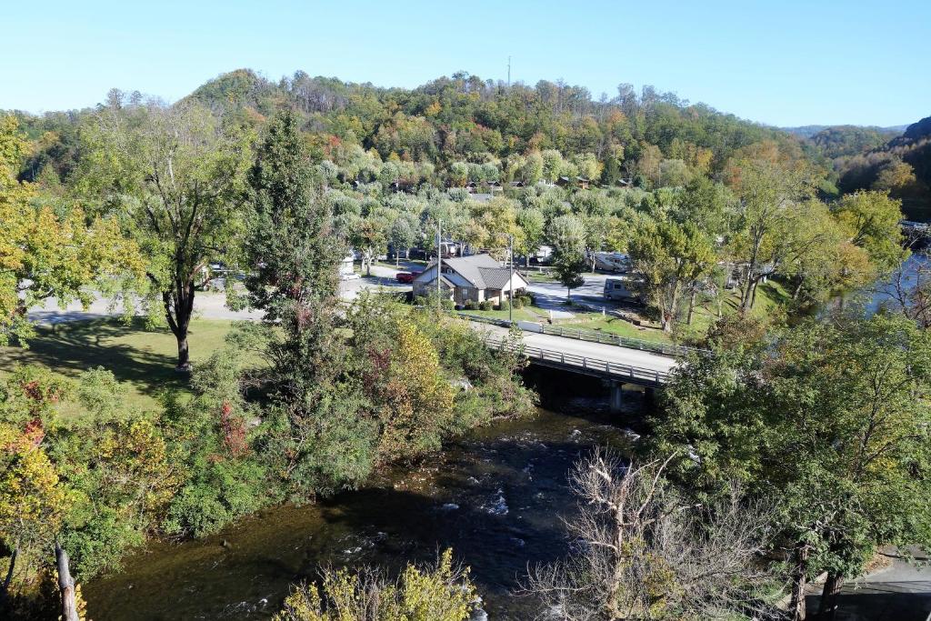 Country Inn & Suites by Radisson Pigeon Forge South TN - image 4