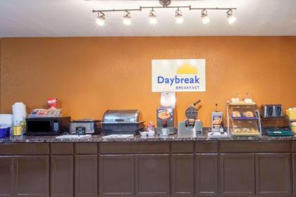 Days Inn & Suites by Wyndham Pigeon Forge - image 5