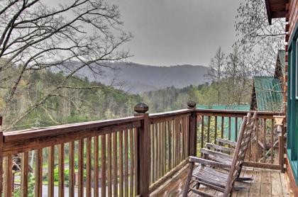 Sherwood Forest Cabin with Hot tub 5 mi to Dollywood Pigeon Forge