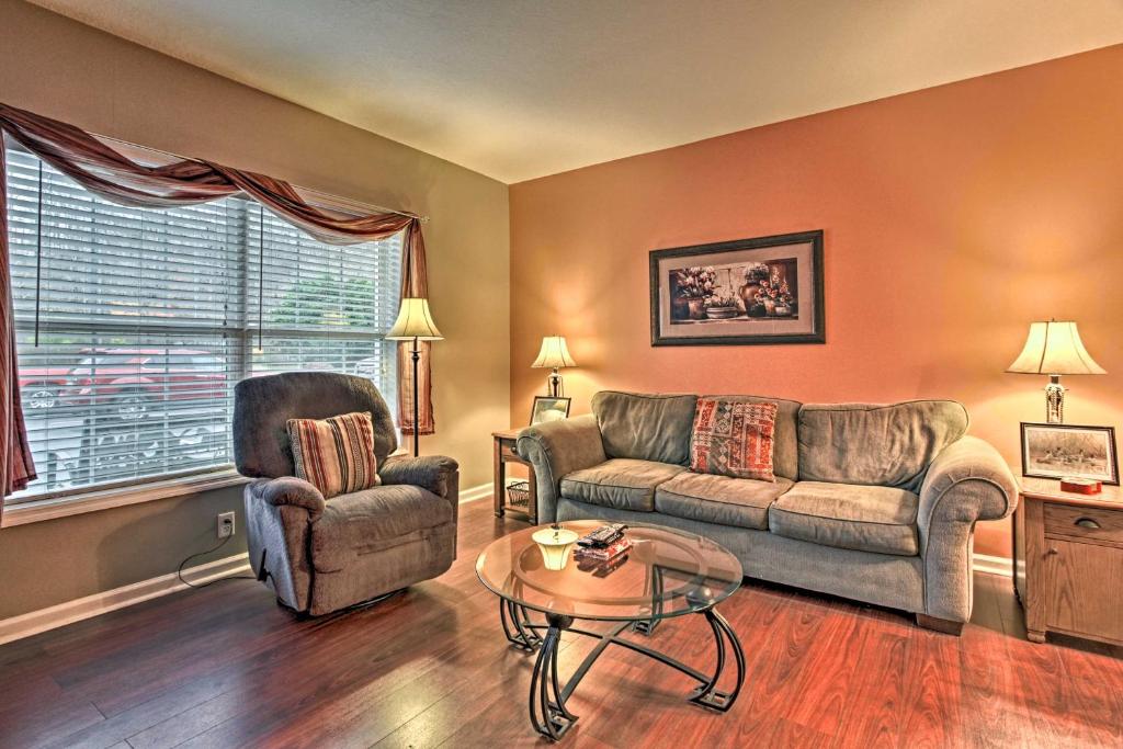 Parkway Condo about Walk to Island in Pigeon Forge! - main image