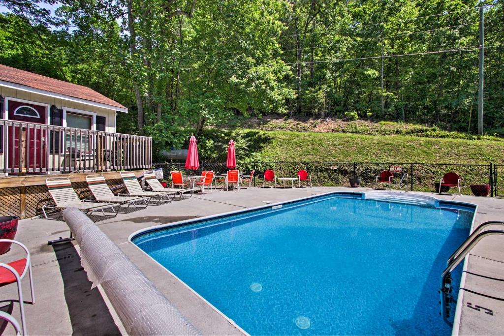 Pigeon Forge Cabin by Dollywood with Private Pool! - image 2