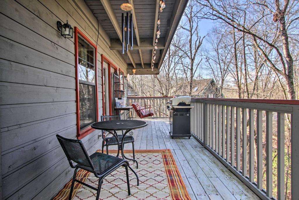 Smoky Mtn Hideaway Cabin with Deck and Hot Tub - image 2