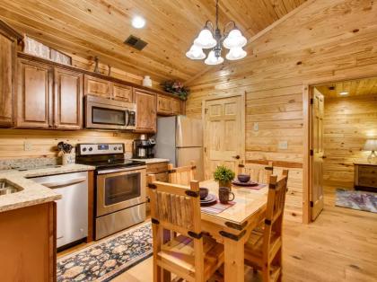 River Getaway #2326 by Aunt Bug's Cabin Rentals - image 2