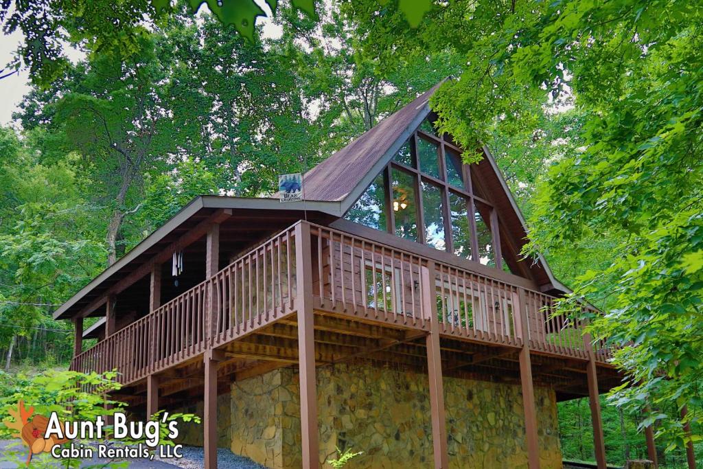 A Secluded Retreat #216 by Aunt Bugs Cabins - main image