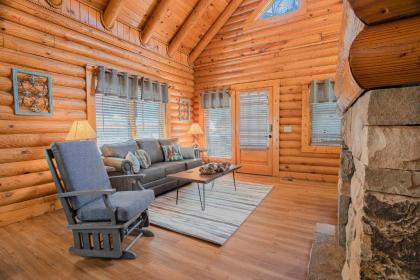 Deer Tracks Retreat in Pigeon Forge! - image 3