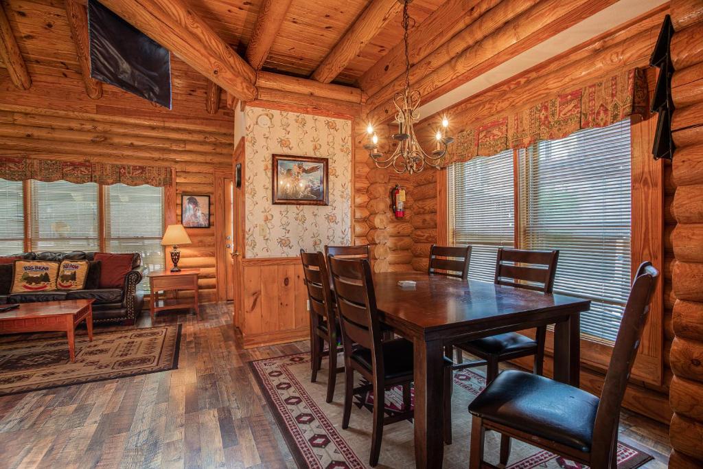 Great Wolf Cabin in Pigeon Forge! - image 2