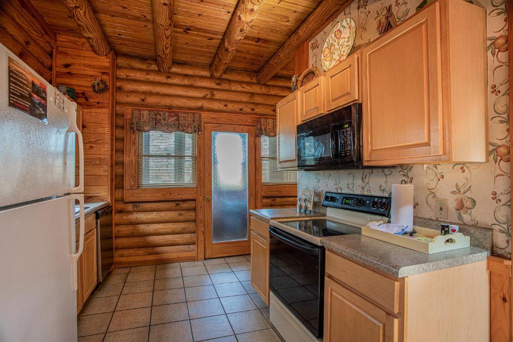 Great Wolf Cabin in Pigeon Forge! - image 4