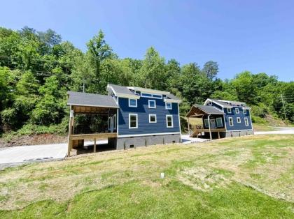 Cozy Smoky Mountain Tiny House - image 17