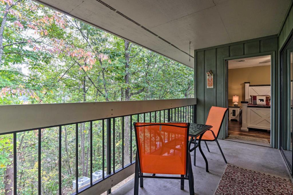 Condo with Balcony Less Than 5 Mi to Main Attractions! - image 4