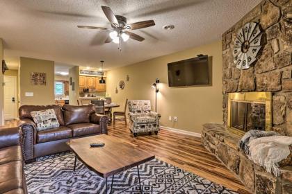 Condo with Balcony Less Than 5 Mi to Main Attractions! - image 5