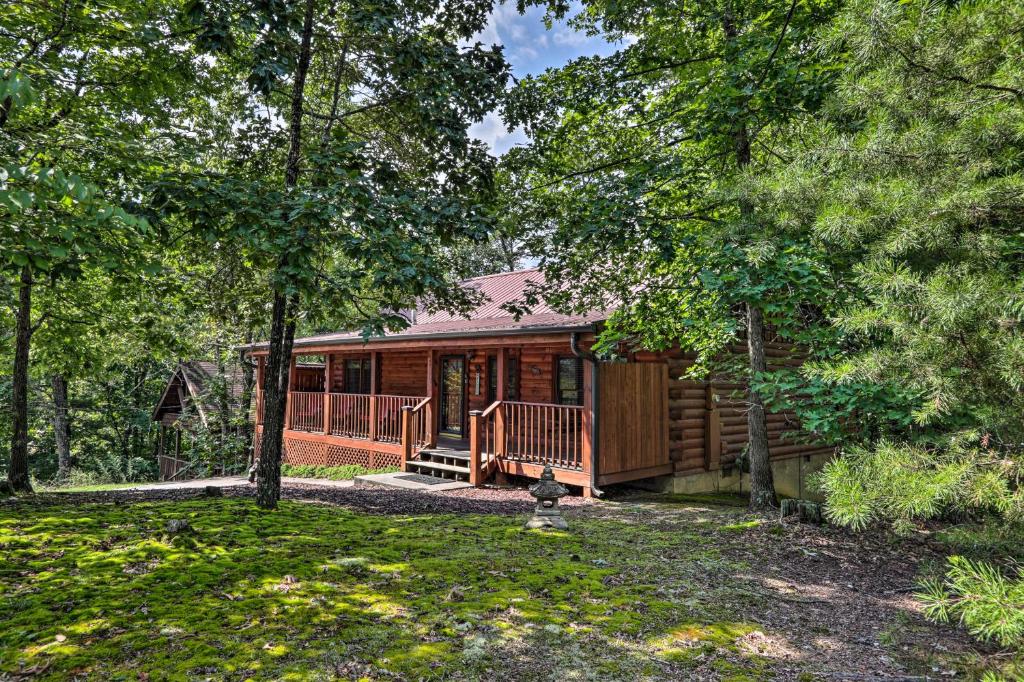 Cabin with Deck and Fireplace Less Than 3 Mi to Dollywood! - main image