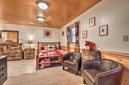 Cozy Cabin with Hot Tub in the Heart of Pigeon Forge - image 12